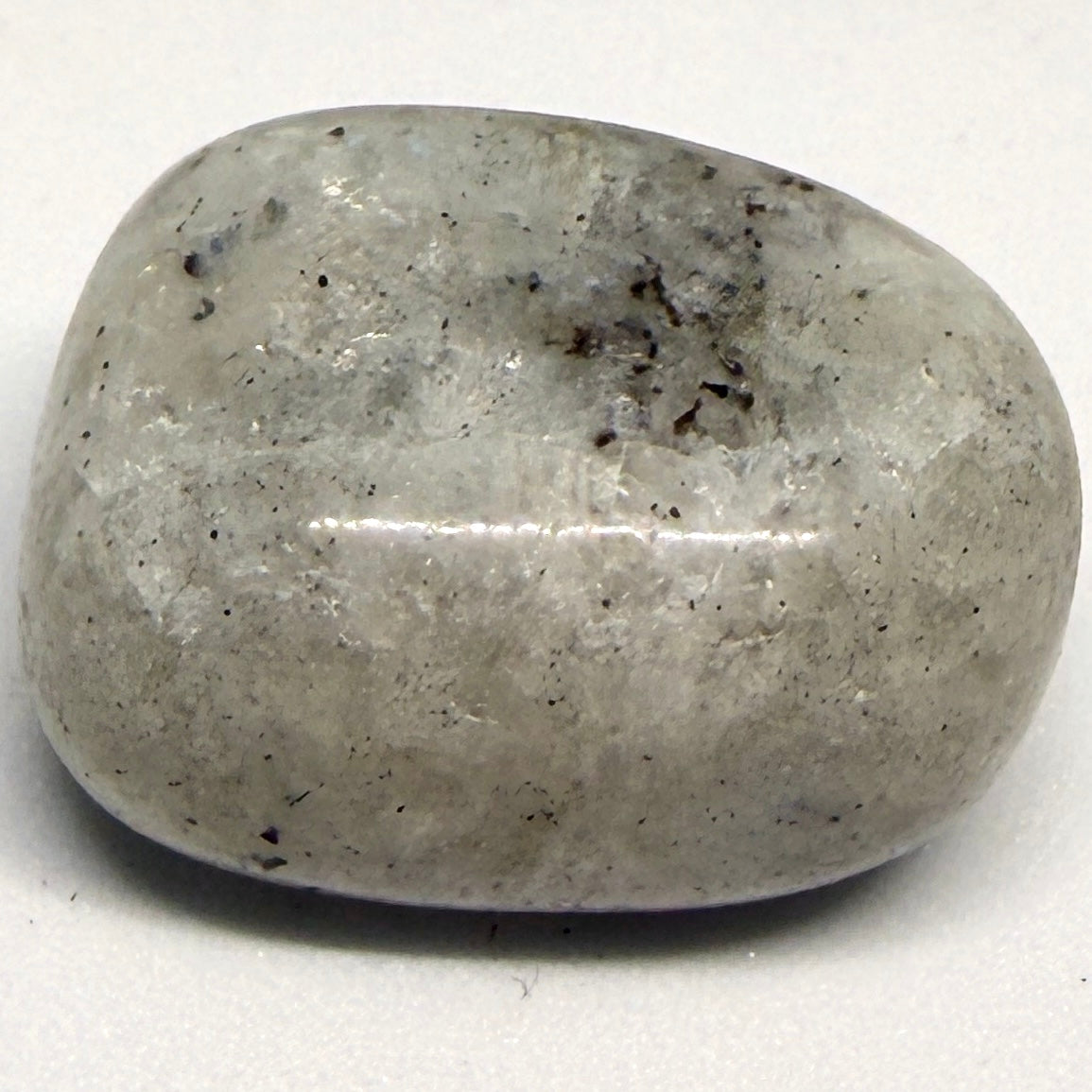 Grey Labradorite Tumblestone – Intuition, Grounding & Inner Light
