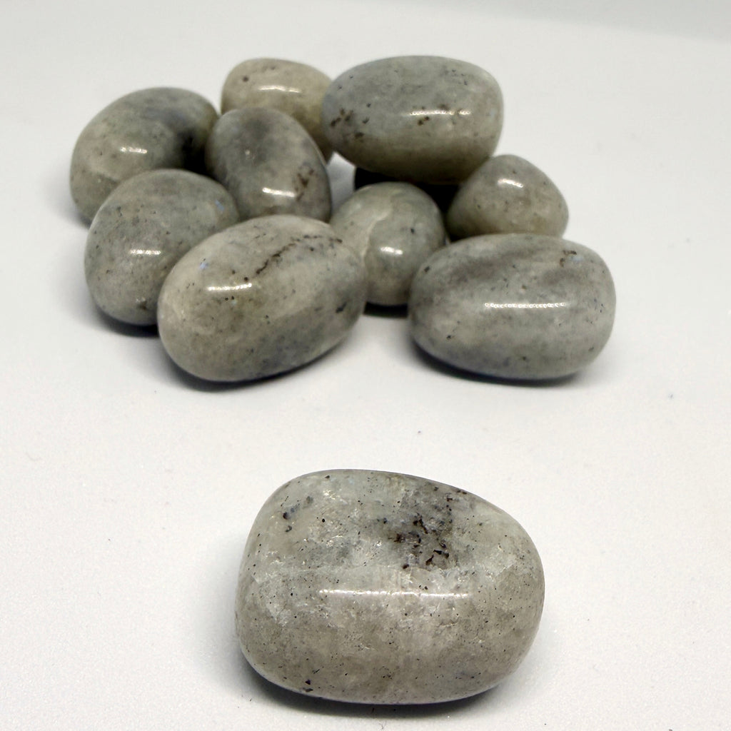Grey Labradorite Tumblestone – Intuition, Grounding & Inner Light